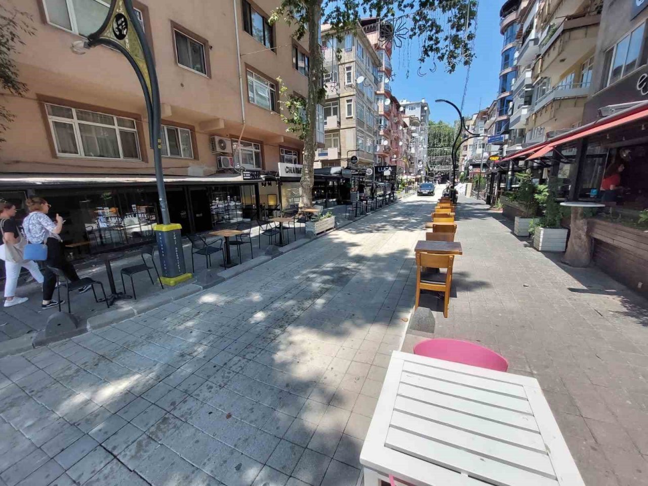 Zabıta ekiplerinden kafelere kaldırım işgali denetimi