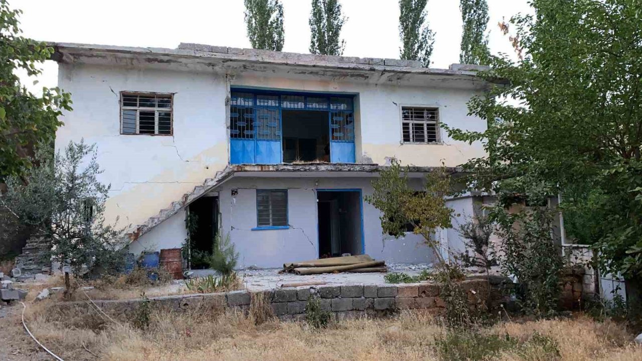 ’Ağır hasarlı’ ev yanlışlıkla ’az hasarlı’ya çevrildi iddiası