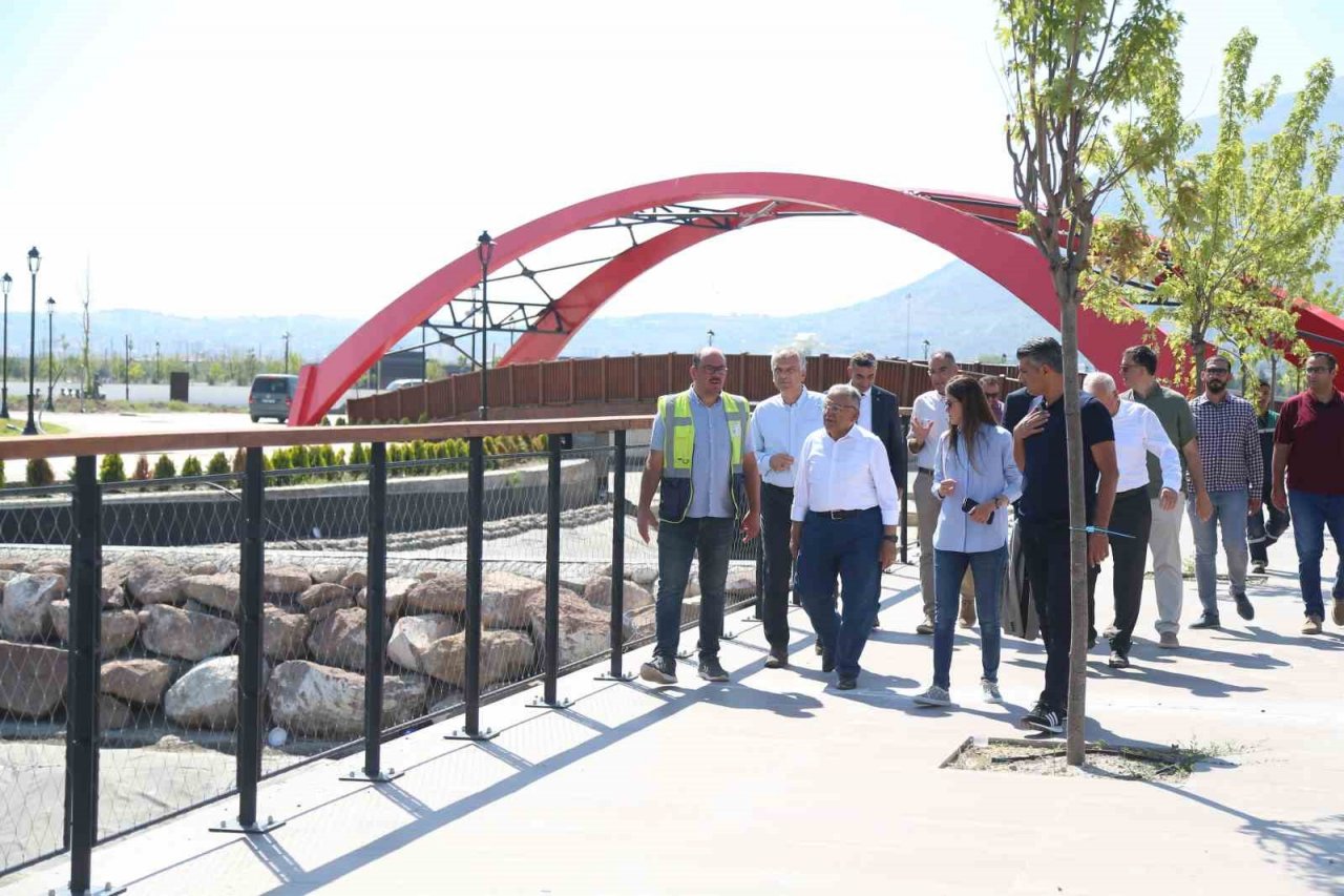 Başkan Büyükkılıç Recep Tayyip Erdoğan Millet Bahçesi’ndeki Çalışmaları İnceledi