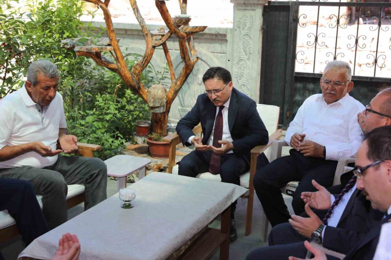 Protokolden 15 Temmuz şehidinin ailesine ve mezarına ziyaret