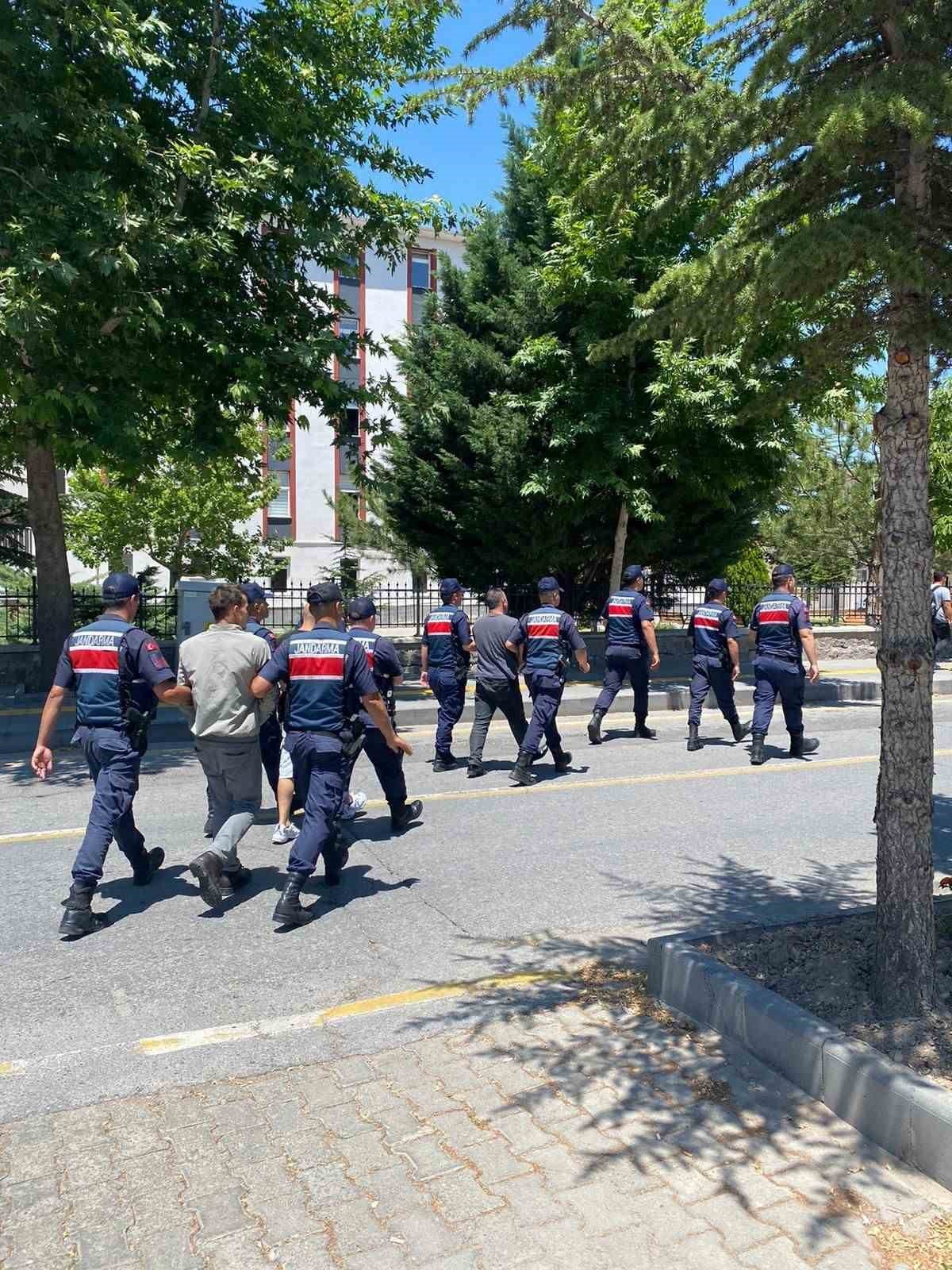Kayseri’de bağ evinden hırsızlık yapan 2 şahıs tutuklandı