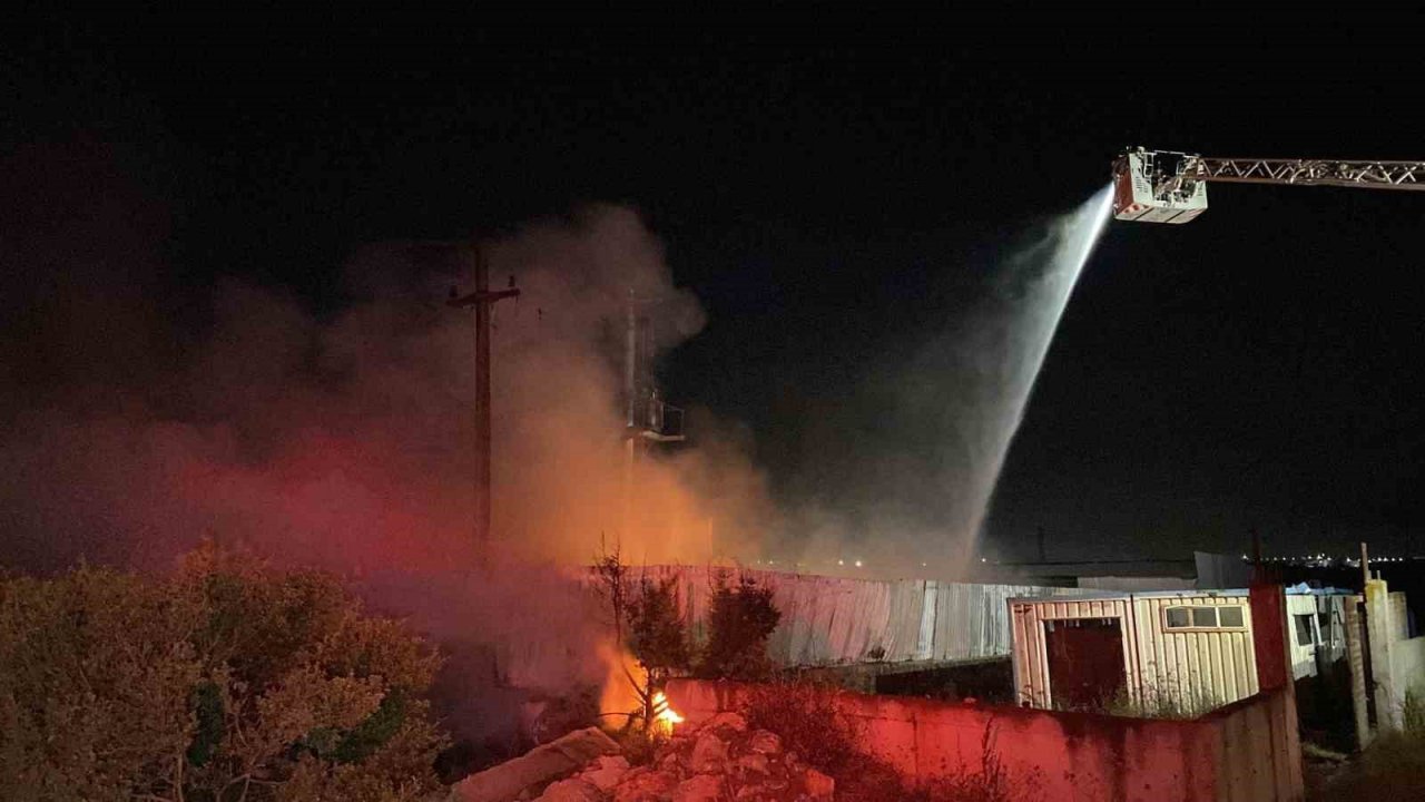 Kocaeli’de geri dönüşüm fabrikasında yangın