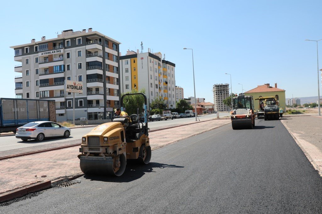 Başkan Çolakbayrakdar: “İlçenin dört bir yanında asfalt ihtiyacını çözüme kavuşturuyoruz”