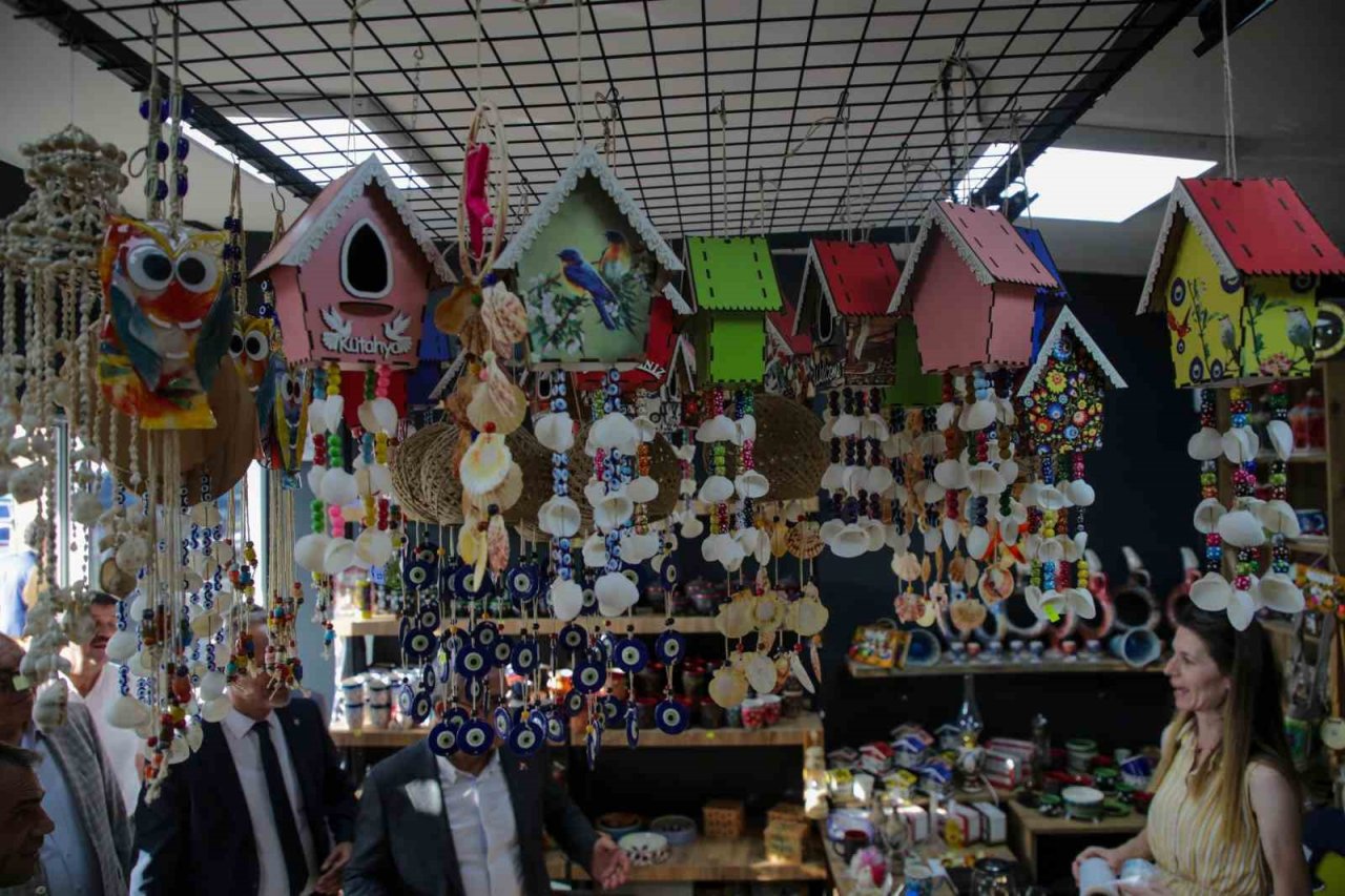 Kütahya’da Yerel Ürünler Çarşısı hizmete sunuldu