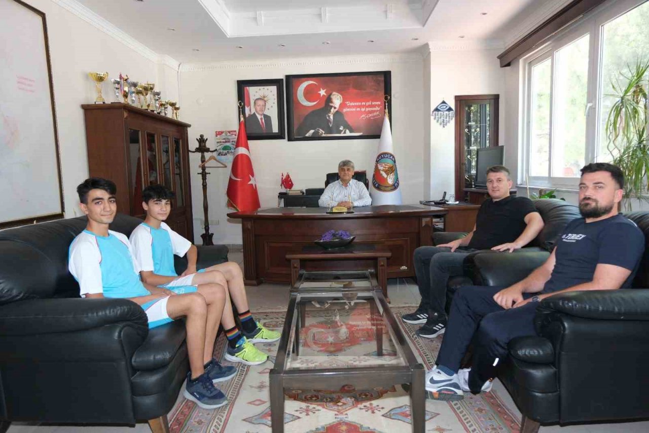 Milli takım kampına davet edilen sporculardan Başkan Çömden’e ziyaret