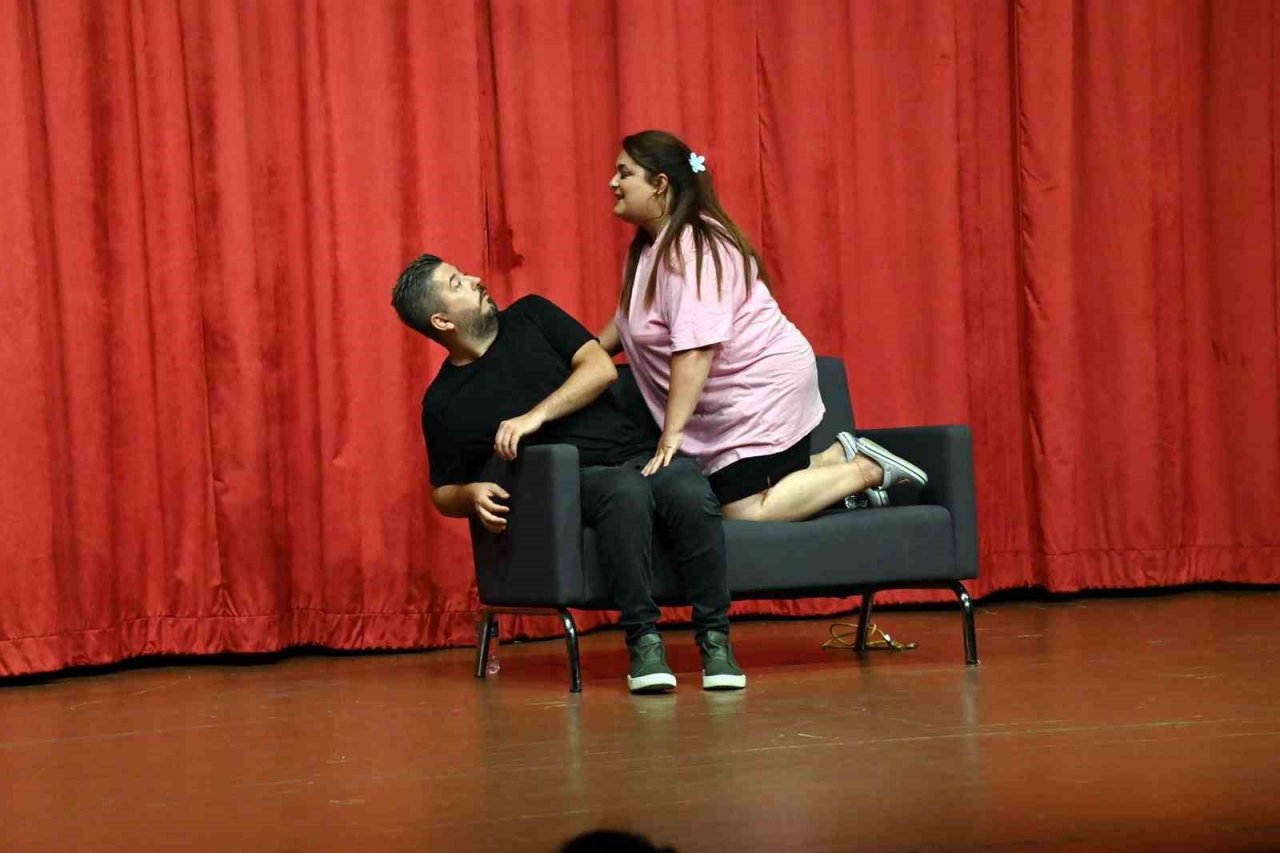 Manavgat’ta tiyatroya yoğun ilgi