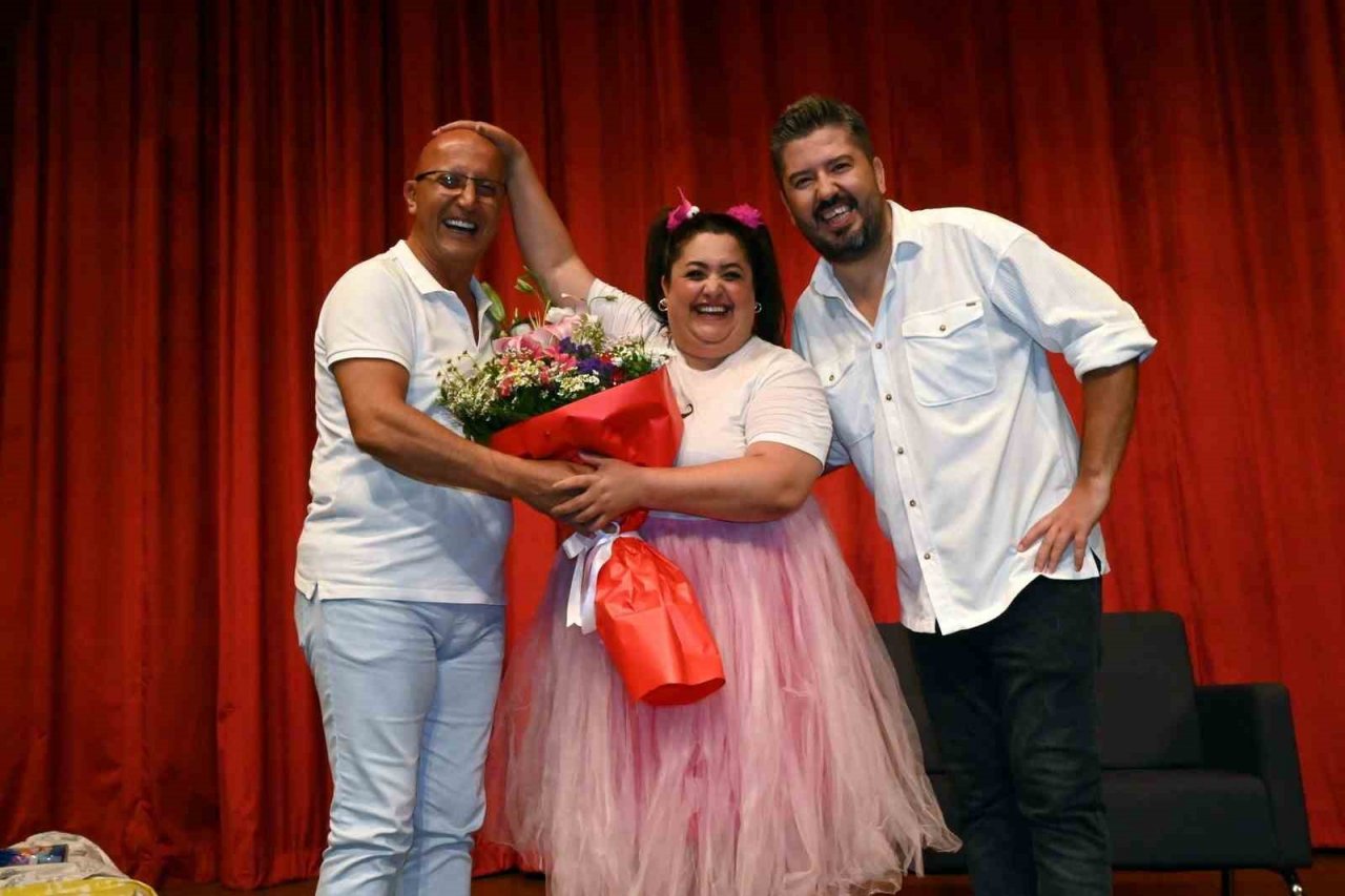 Manavgat’ta tiyatroya yoğun ilgi