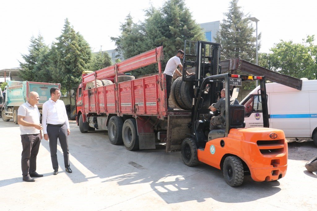 Ömrünü tamamlayan tonlarca lastik ekonomiye kazandırıldı