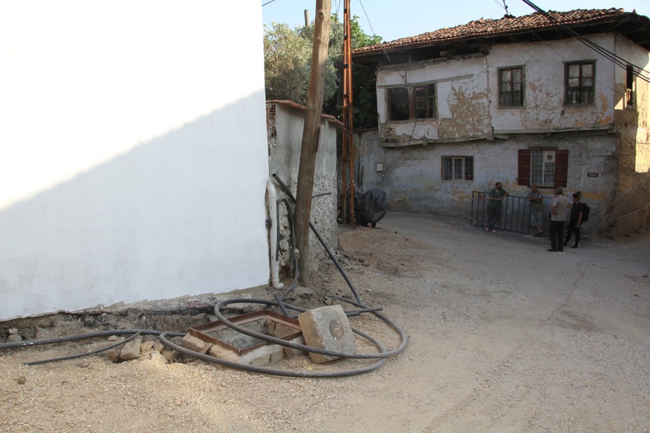 Doğal gaz için kazılan çukur genç kızın hayatını kararttı