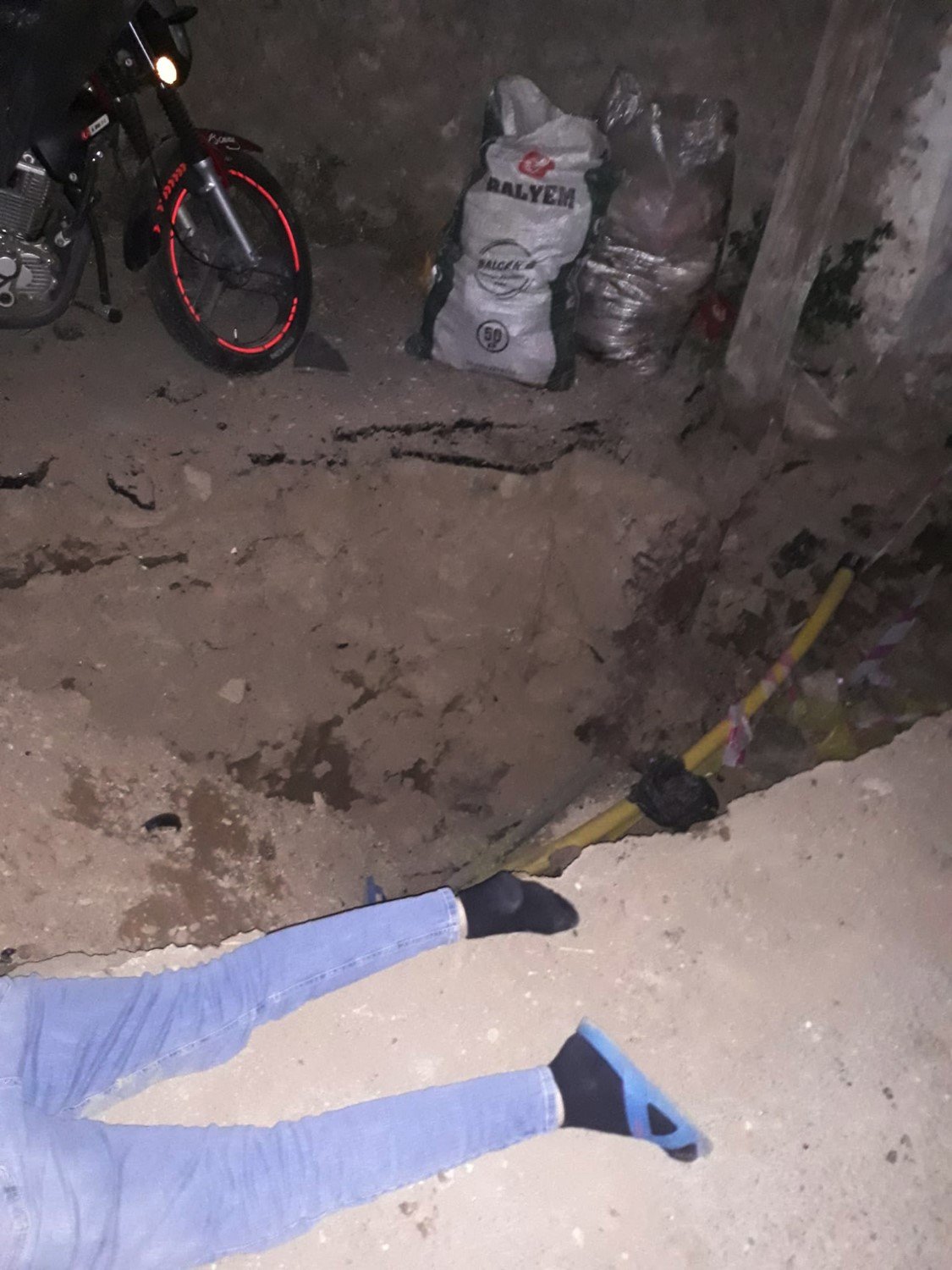 Doğal gaz için kazılan çukur genç kızın hayatını kararttı