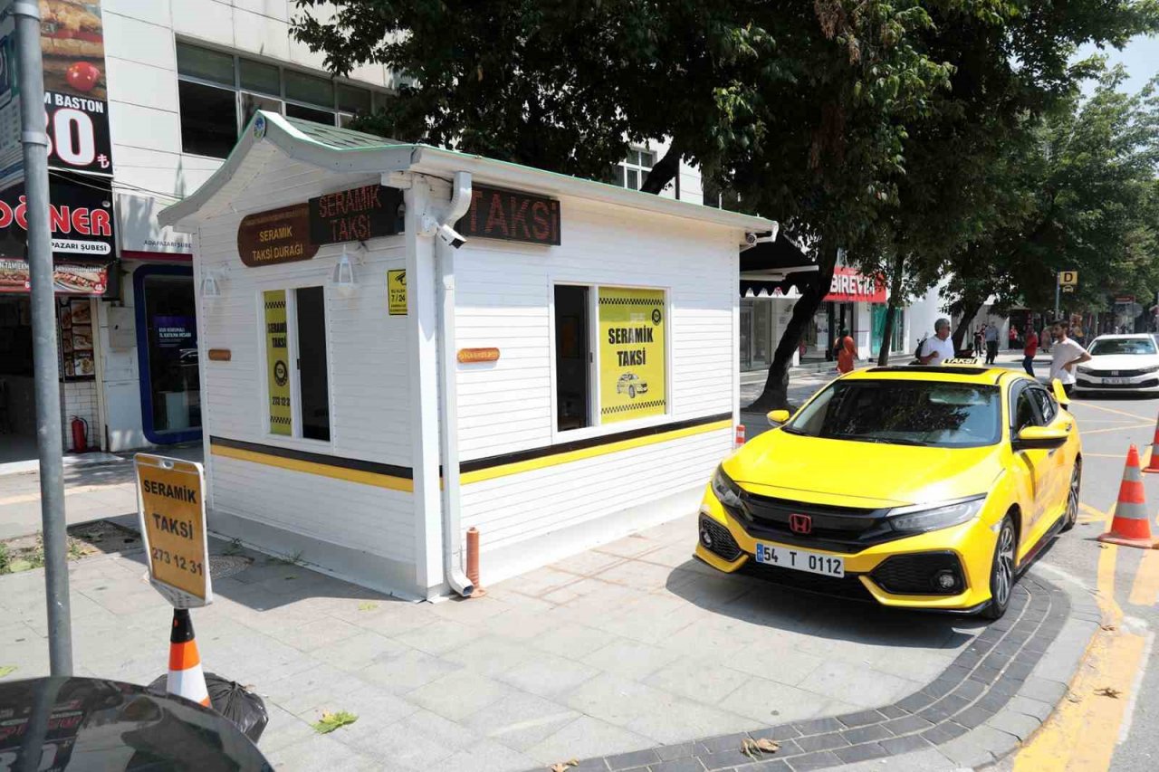 Sakarya’da taksi durakları yeni görünümüne kavuşmaya başladı