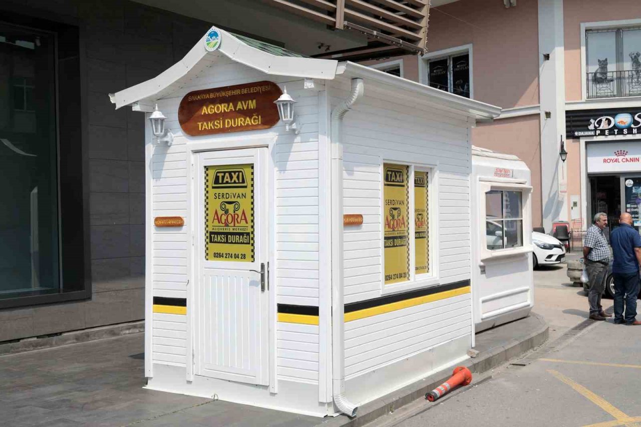 Sakarya’da taksi durakları yeni görünümüne kavuşmaya başladı