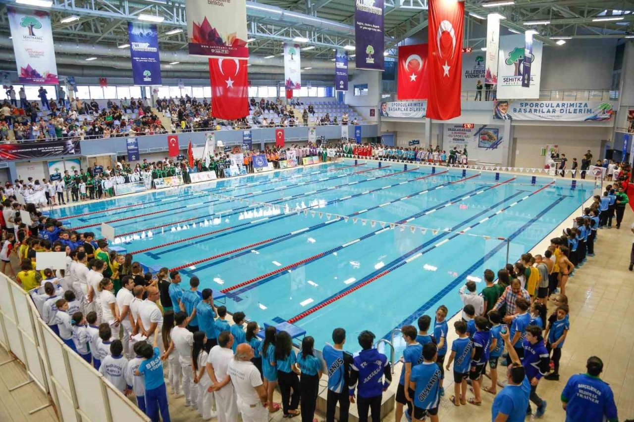 Alleben Yüzme Havuzu’nda tarihi başarılar yazıldı