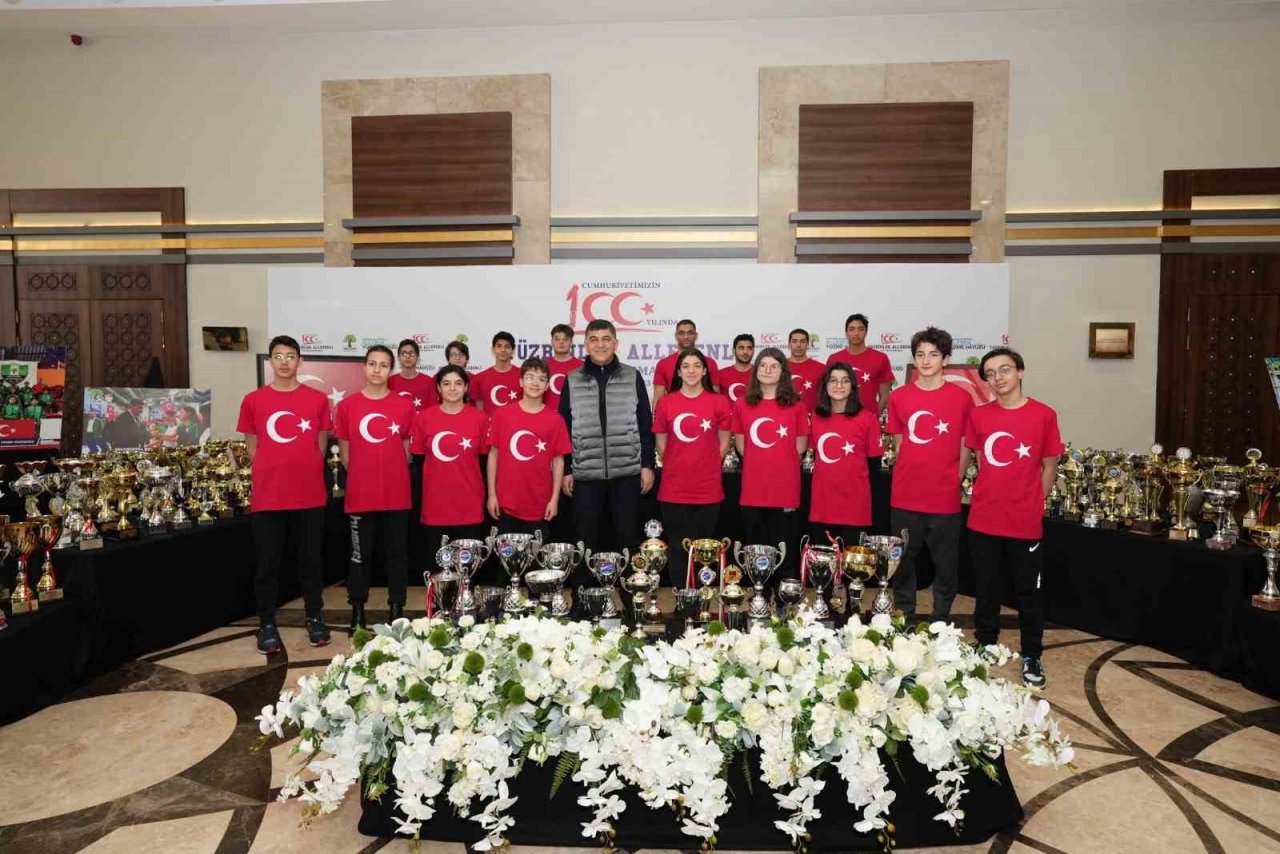 Alleben Yüzme Havuzu’nda tarihi başarılar yazıldı