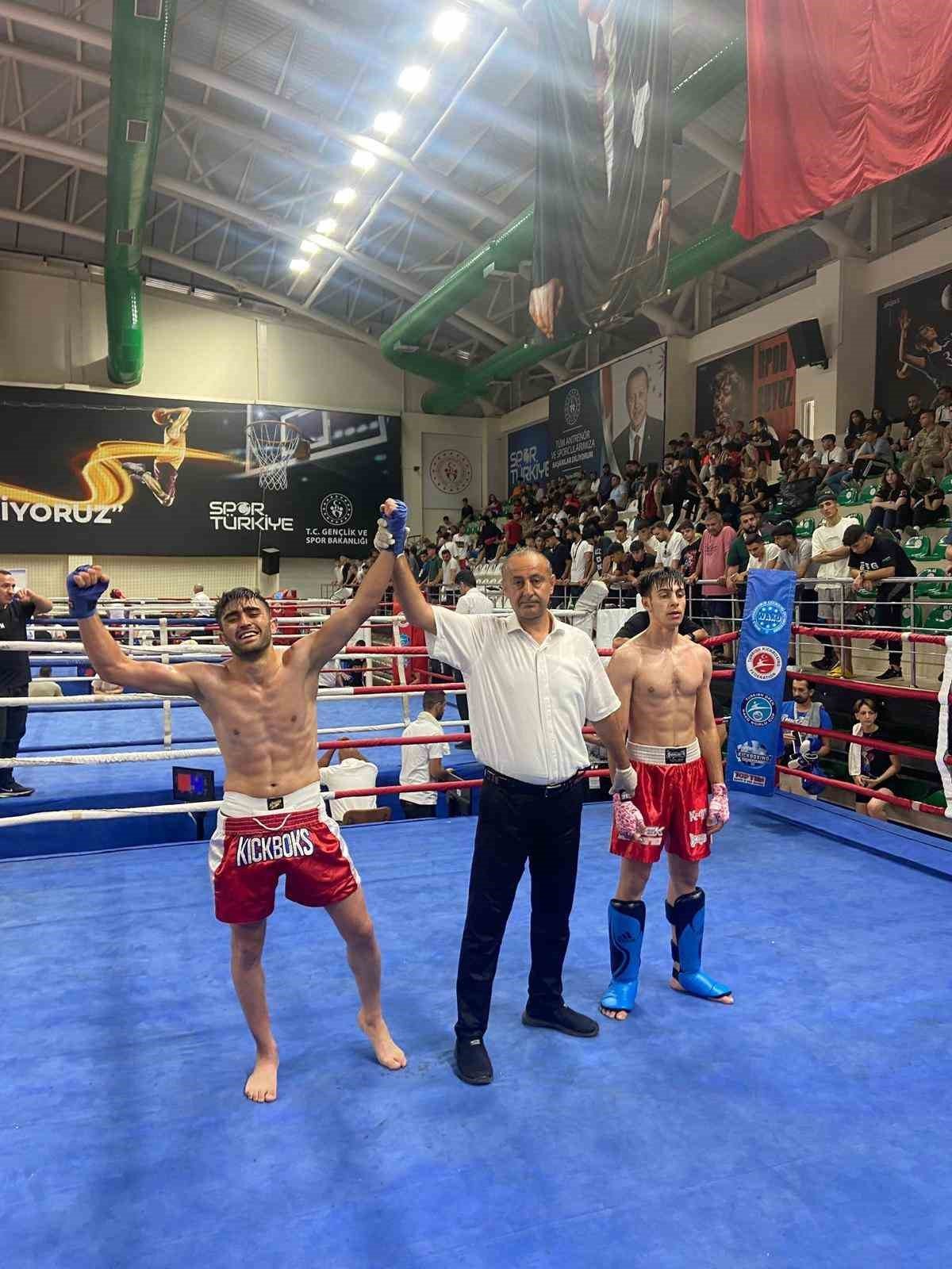 Sivas, Türkiye Kick Boks Şampiyonasına damga vurdu