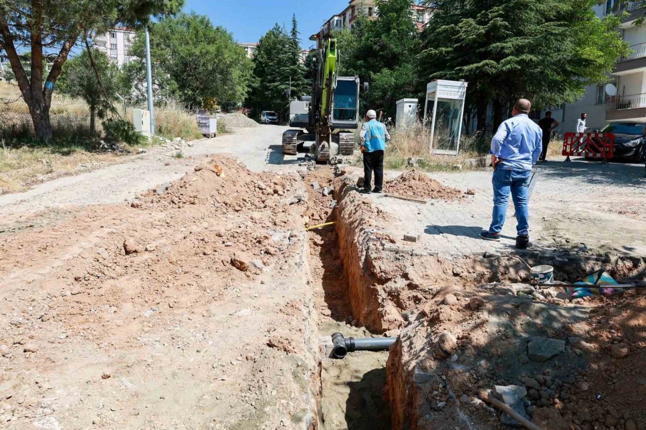 Uşak Belediyesi alt yapı çalışmalarına devam ediyor
