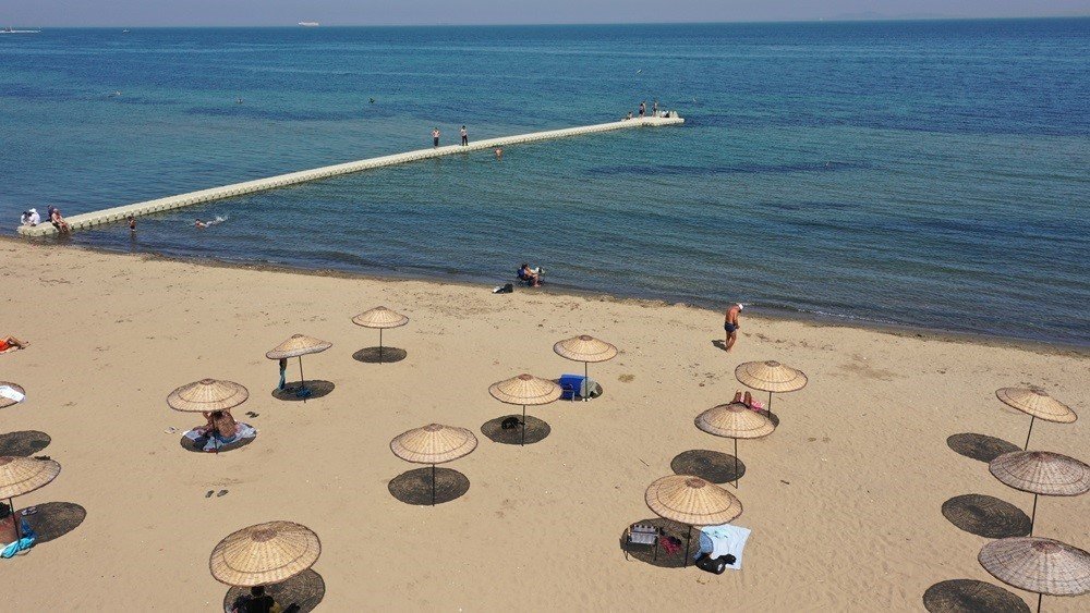 Akasya Plajı modern görünüme kavuşturuldu