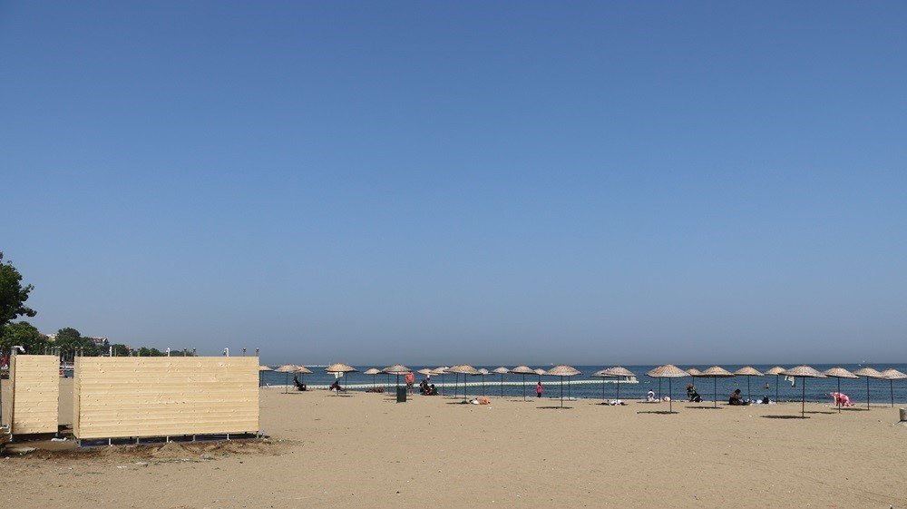 Akasya Plajı modern görünüme kavuşturuldu