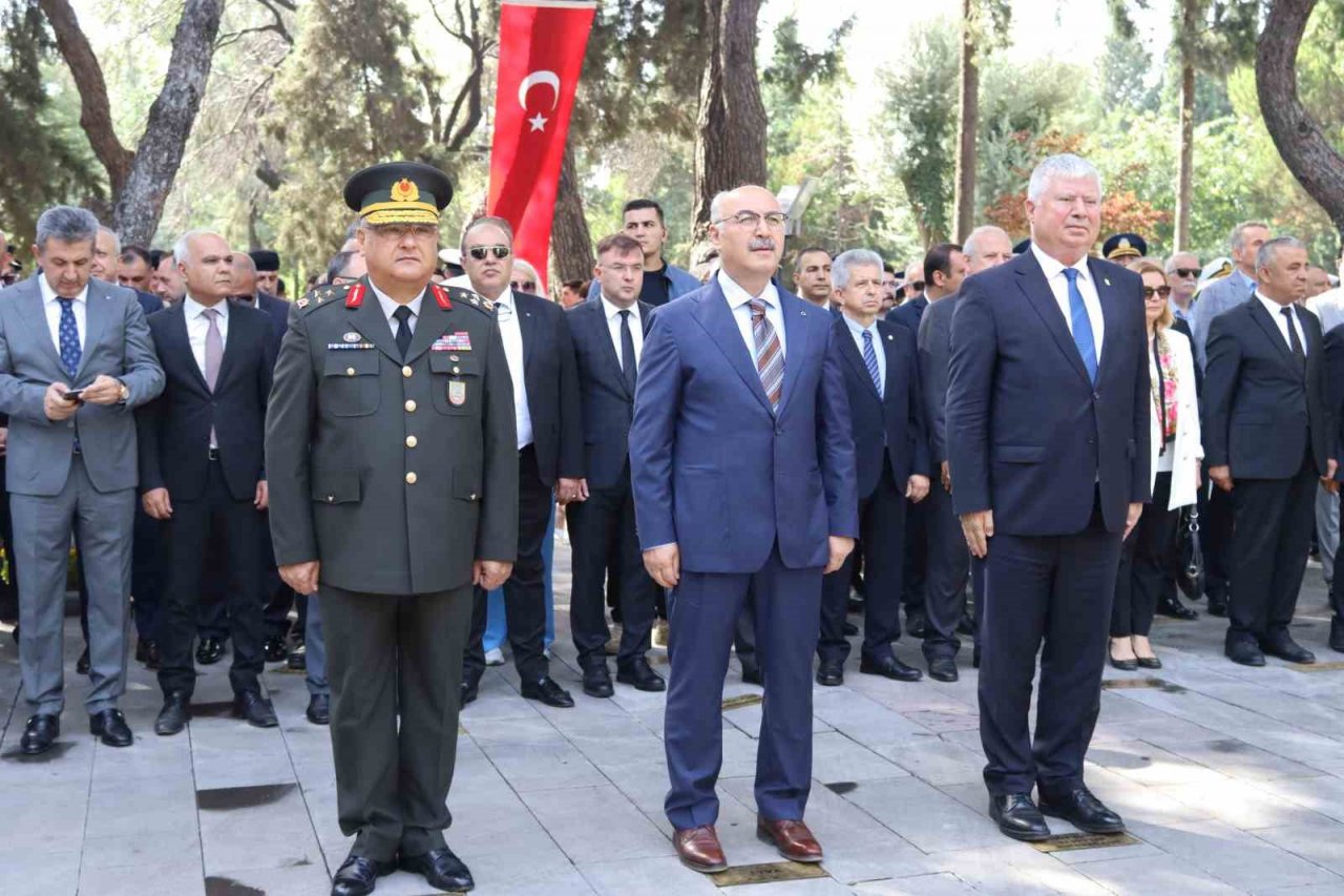 15 Temmuz şehitleri İzmir’de dualarla anıldı