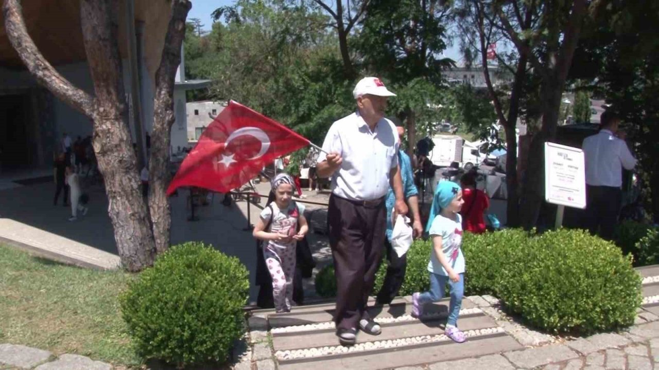 15 Temmuz günü vatandaştan 15 Temmuz Şehitler Anıtı’na yoğun ilgi