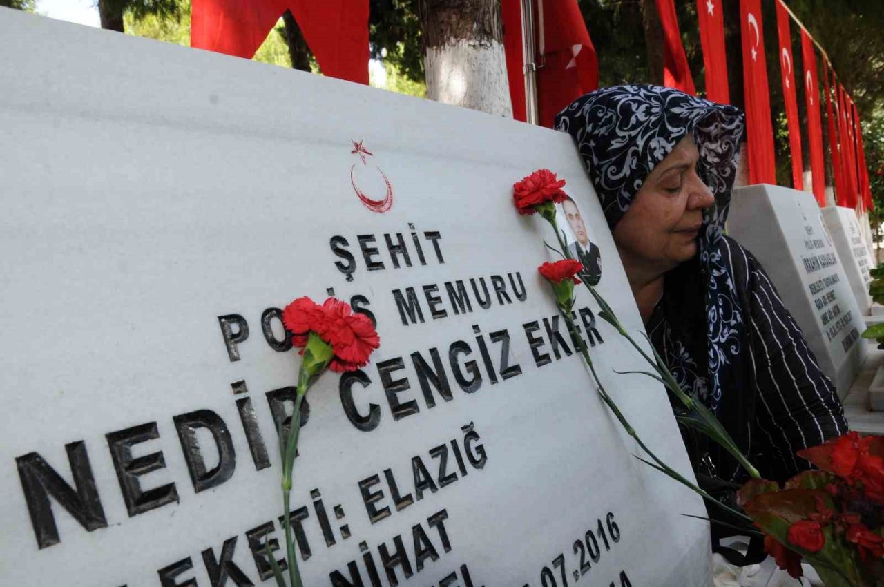 15 Temmuz şehidi polis memuru Eker’in babası: "Allah onları cehennem ateşinde yaksın"