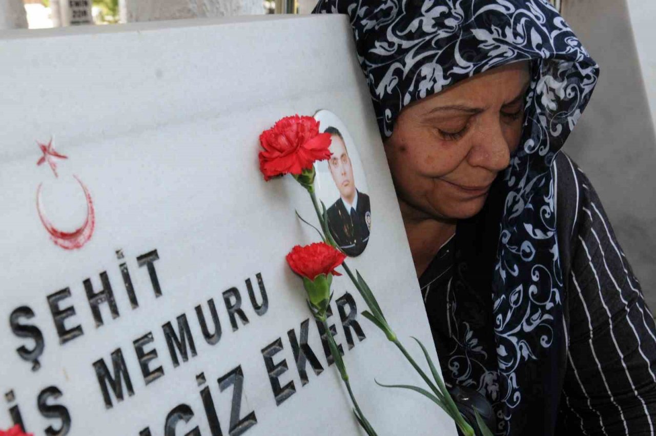 15 Temmuz şehidi polis memuru Eker’in babası: "Allah onları cehennem ateşinde yaksın"