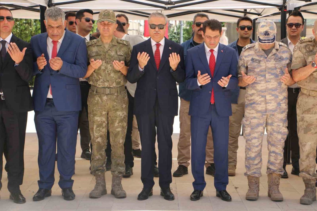 Diyarbakır’da 15 Temmuz Demokrasi ve Milli Birlik Günü etkinlikleri şehitlik ziyaretleriyle başladı