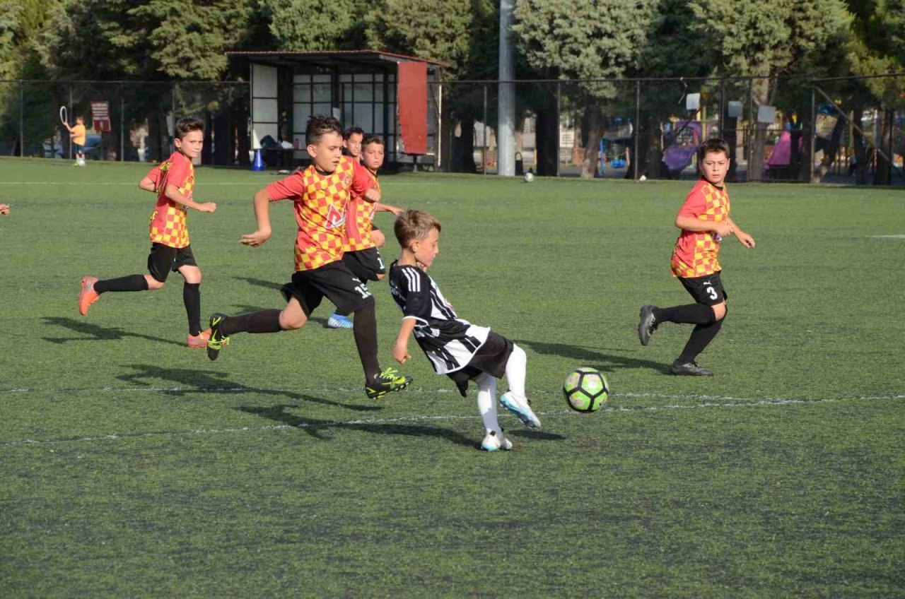 Kırkağaç Acar İdman Yurdu U-11 takımı namağlup şampiyon