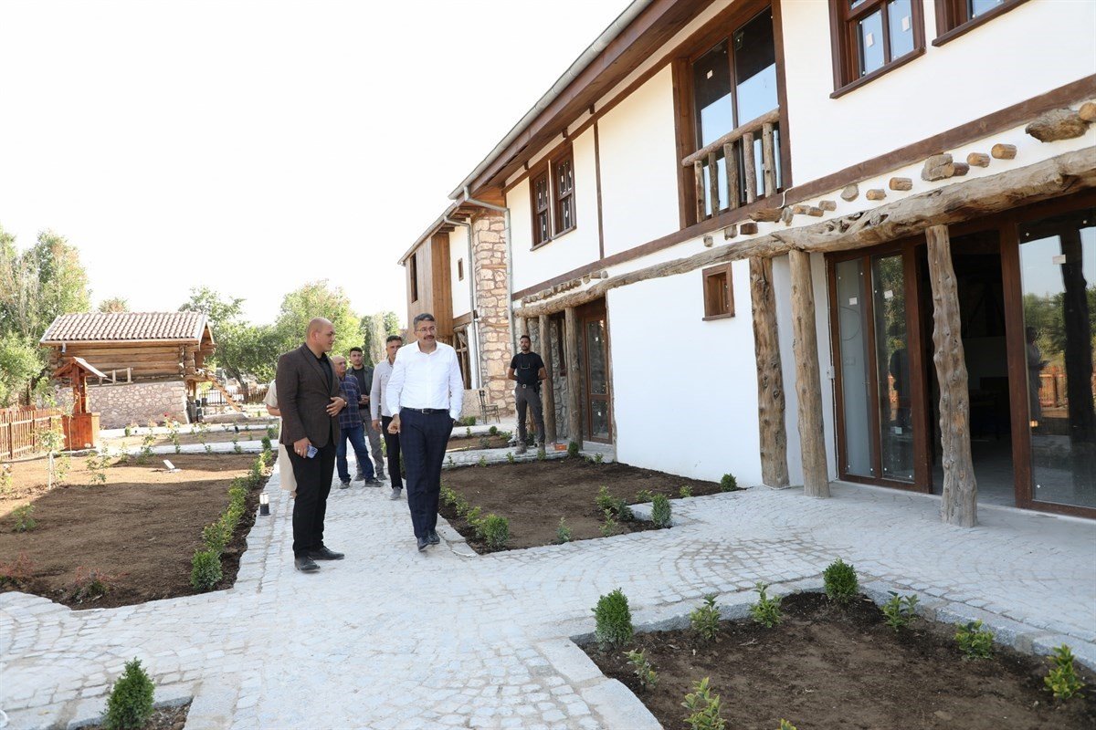 Aizanoi’deki tarihi konaklar kurtarıldı