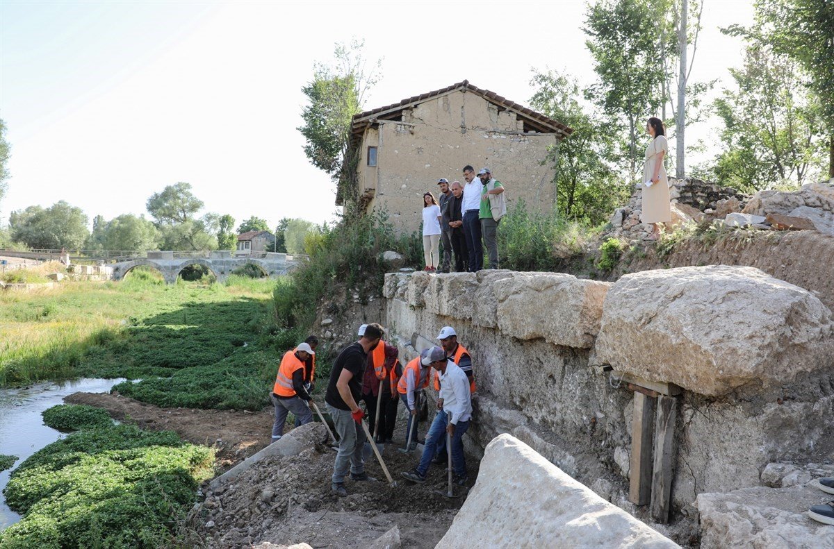 Aizanoi’deki tarihi konaklar kurtarıldı