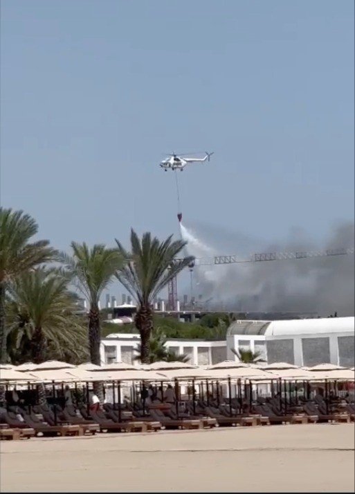 Otel inşaatının kalıpları alev alev yandı, devreye helikopter girdi