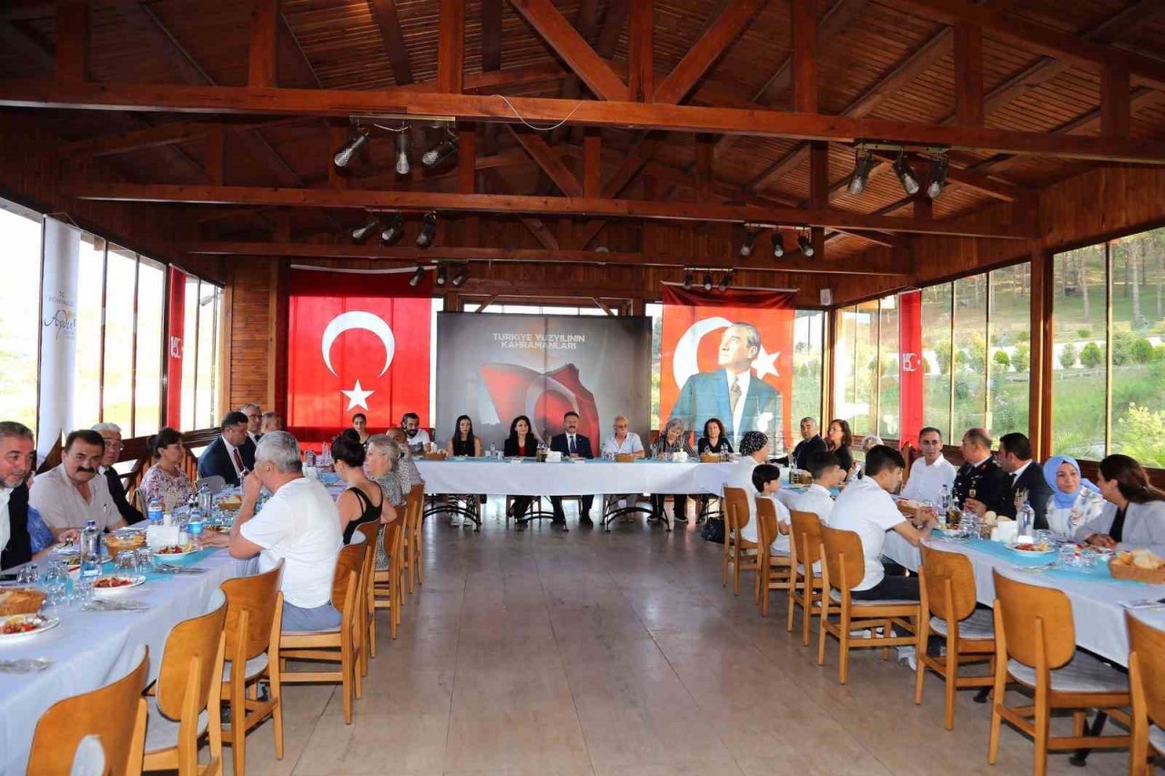 Vali Aksoy şehit aileleri ve gaziler ile yemekte bir araya geldi