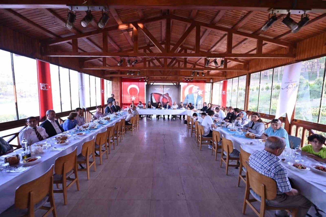 Vali Aksoy şehit aileleri ve gaziler ile yemekte bir araya geldi