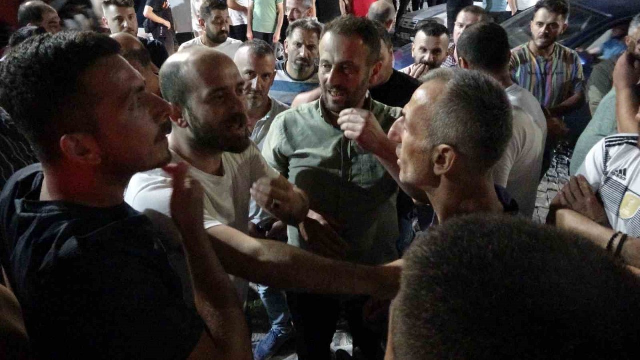 Rize’de başkanları gözaltına alınan minibüsçüler eylem yaptı