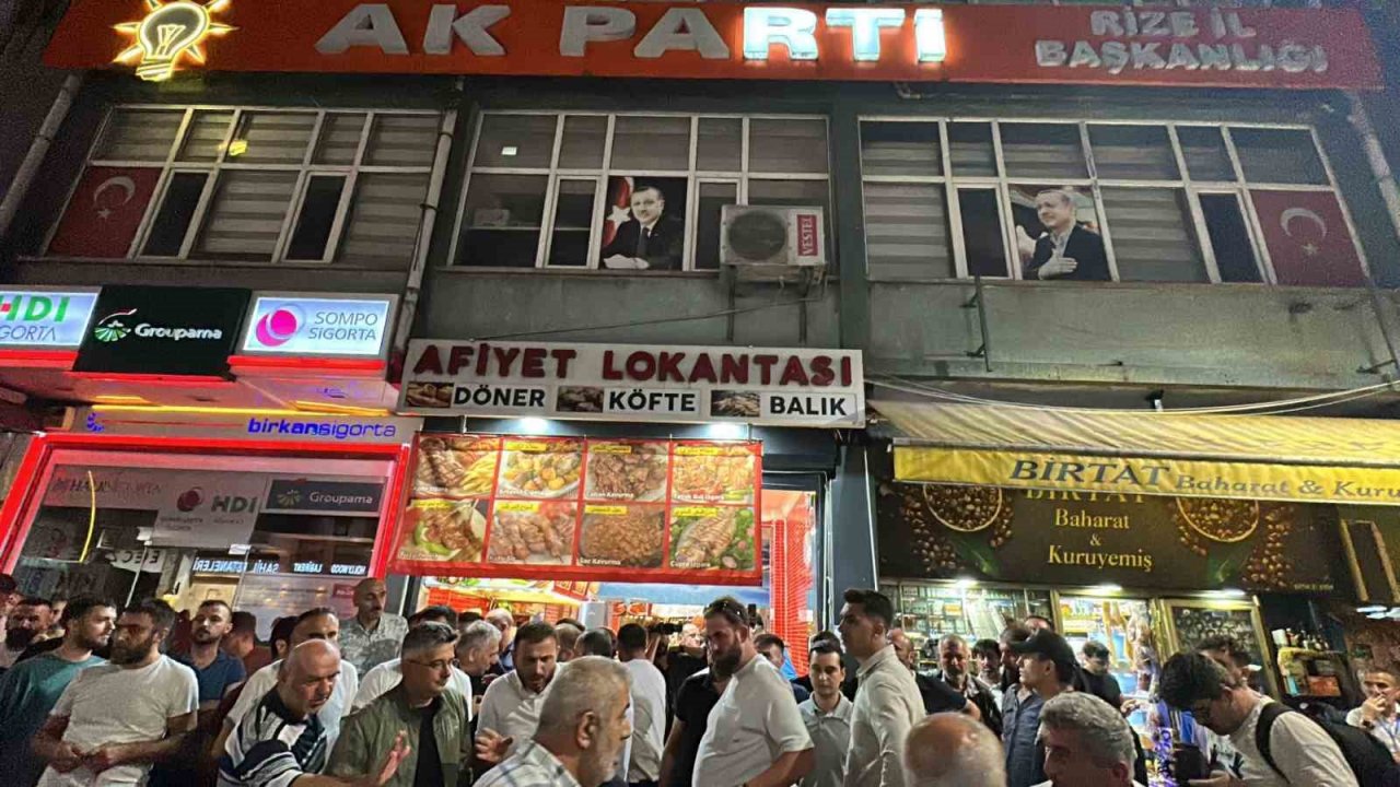 Rize’de başkanları gözaltına alınan minibüsçüler eylem yaptı