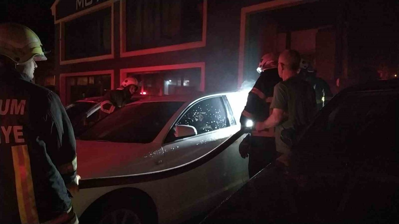 Kundaklanan araç küle döndü