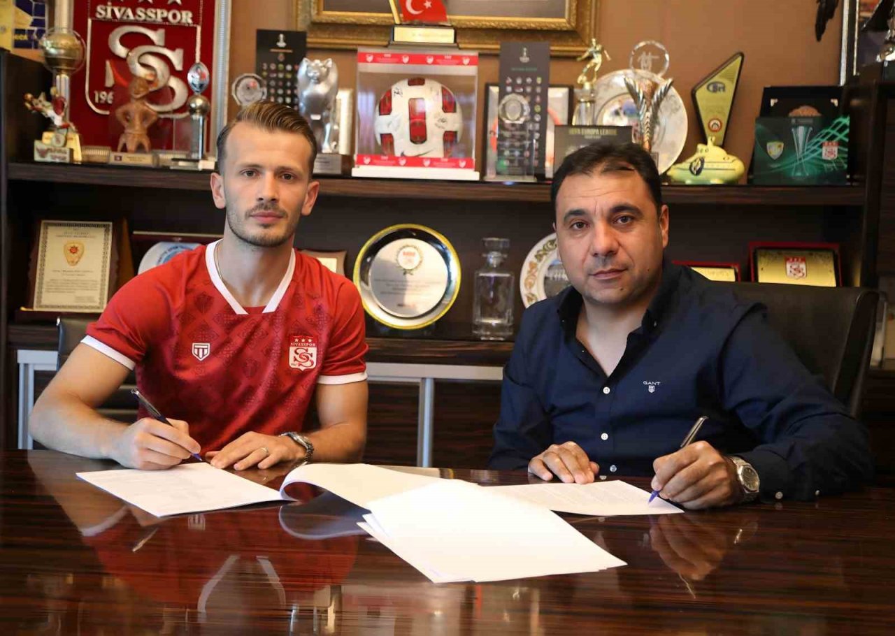 Abdulkadir Parmak resmen Sivasspor’da