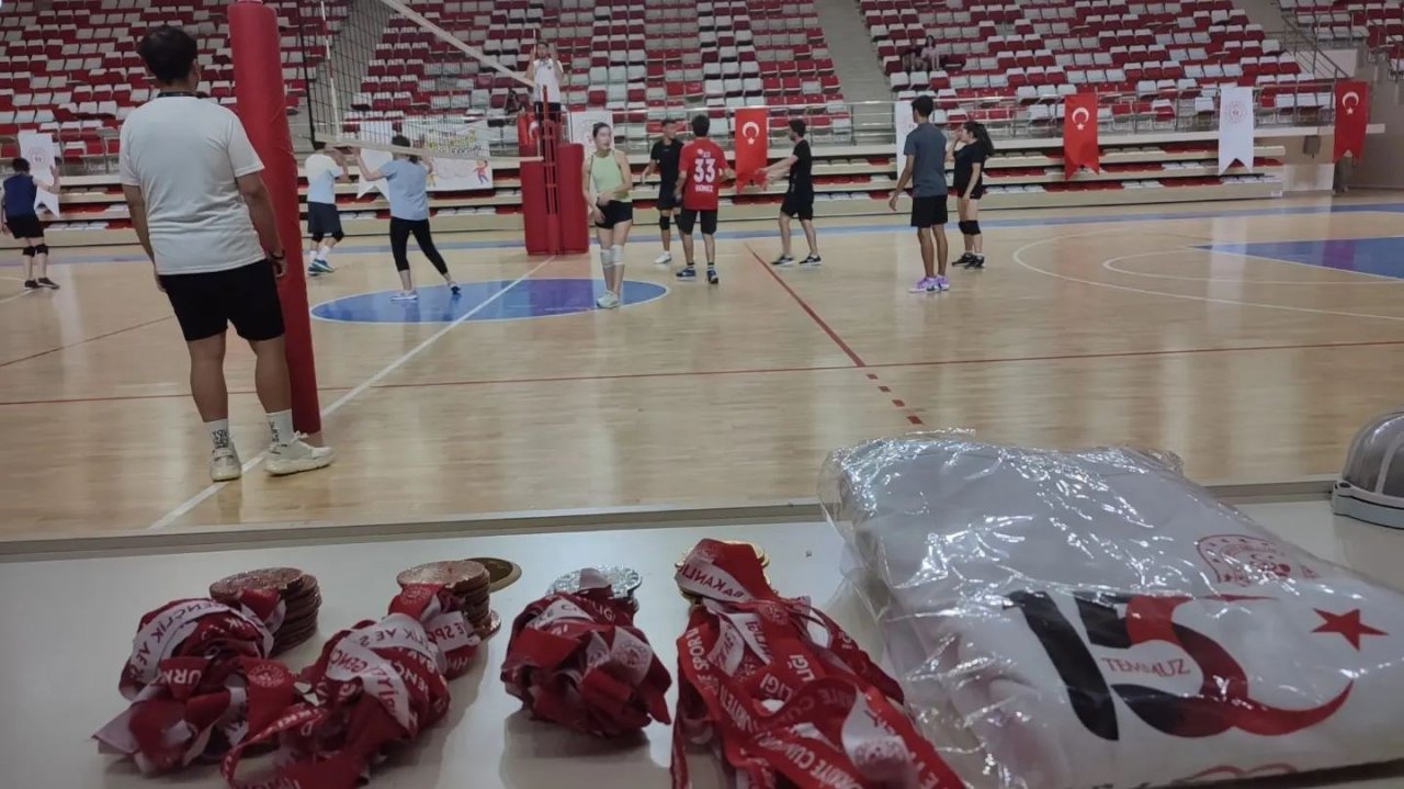 15 Temmuz Demokrasi ve Milli Birlik Günü anısına voleybol turnuvası