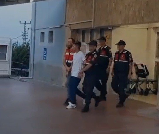 İlleri dolaşan seri hırsız, girdiği evde kıyafetini değiştirip gözlüğünü unuttu