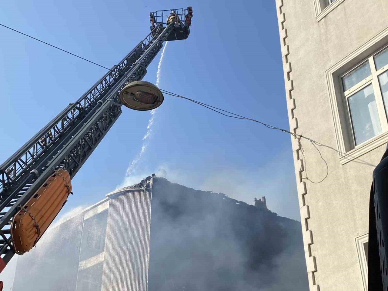 Fatih’te üç farklı noktada yangın çıktı