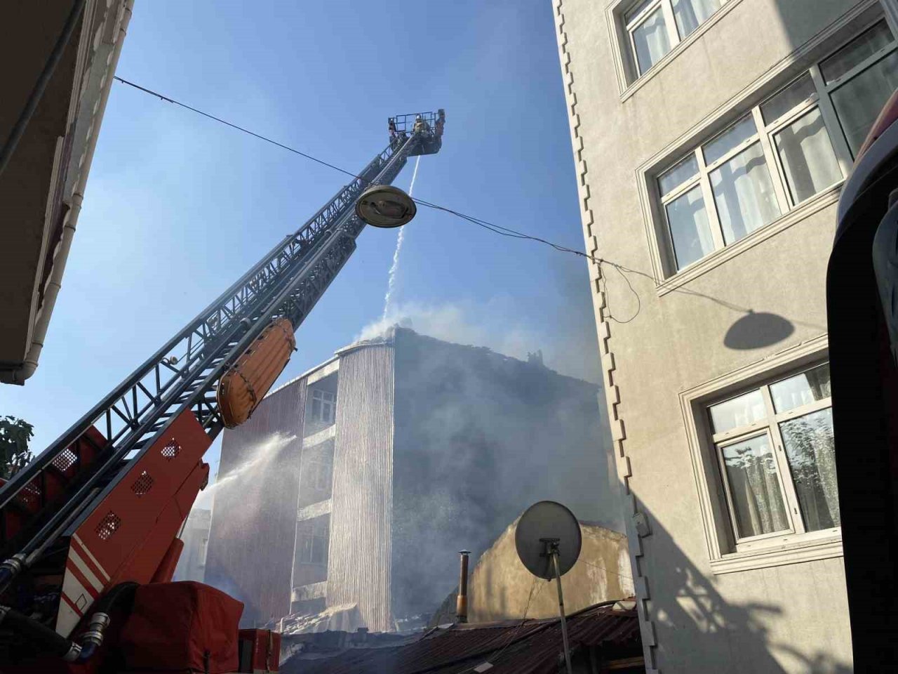 Fatih’te üç farklı noktada yangın çıktı