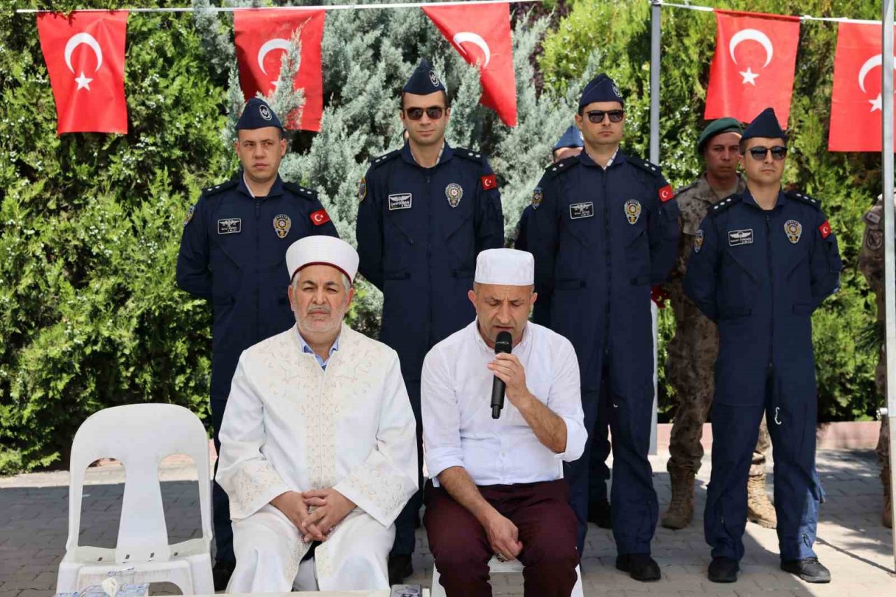 Gölbaşı Belediye Başkanı Şimşek, şehitlikleri ziyaret etti