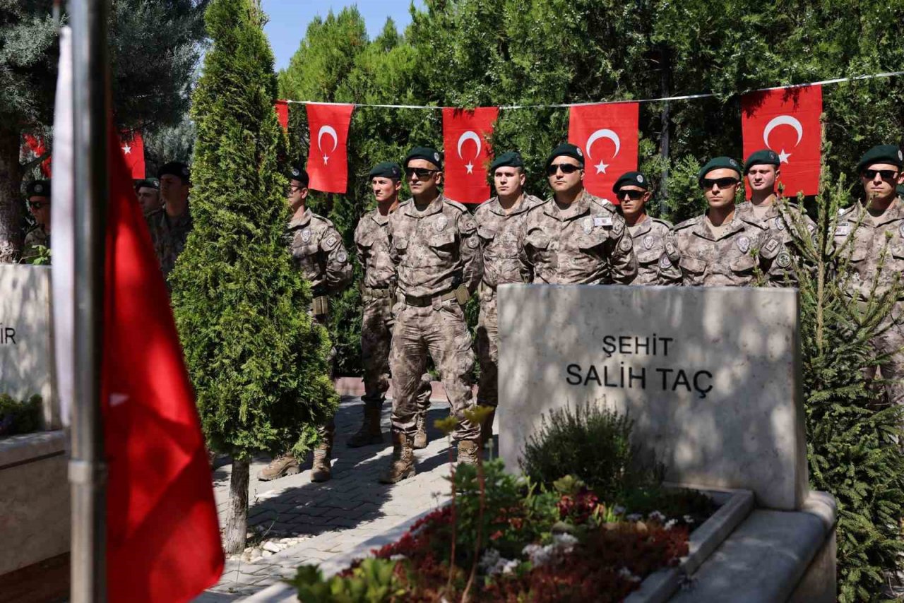 Gölbaşı Belediye Başkanı Şimşek, şehitlikleri ziyaret etti