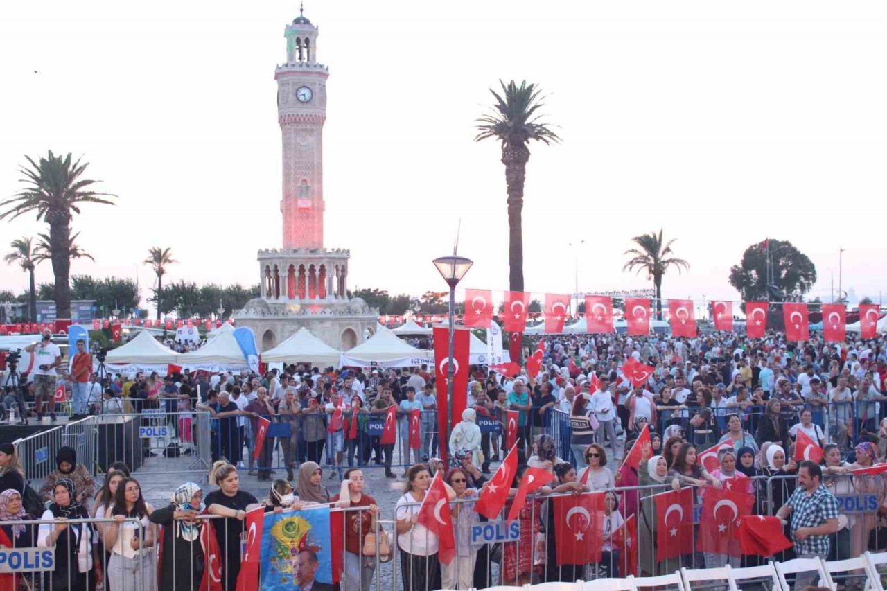 İzmir’de "15 Temmuz Demokrasi ve Milli Birlik Günü" anma etkinliği