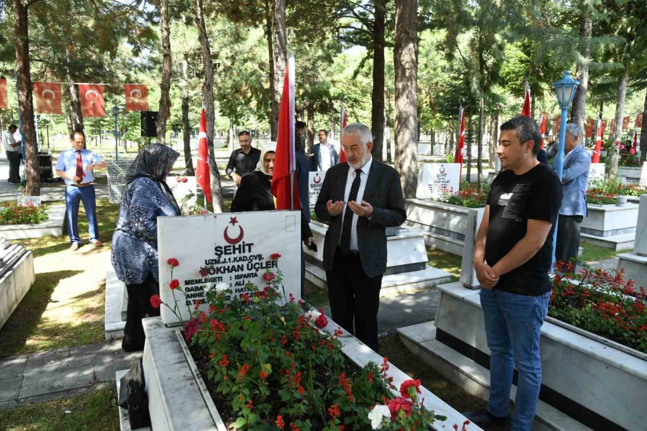 Isparta’da 15 Temmuz’un 7. yıl dönümünde şehitler anıldı