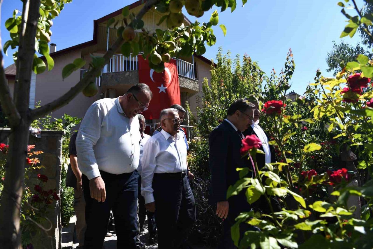 Vali Çiçek ve Başkan Büyükkılıç, 15 Temmuz Şehidi Cennet Yiğit’i kabri başında andı