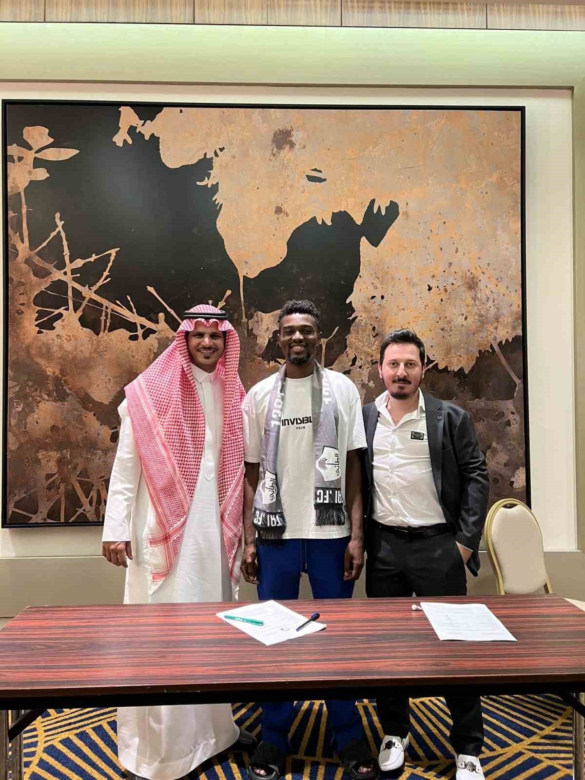 Bernard Mensah yeni takımı Al-Tai oldu