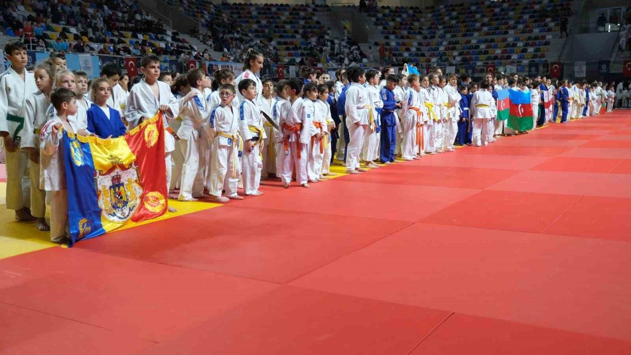 Nefesleri kesen judo şampiyonasında madalyalar sahiplerini buldu