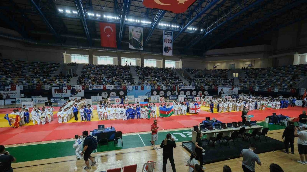 Nefesleri kesen judo şampiyonasında madalyalar sahiplerini buldu