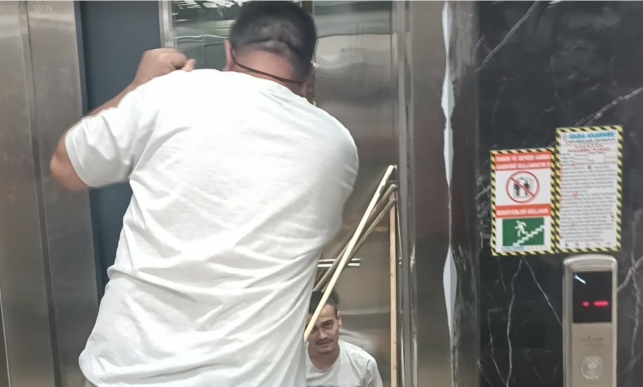Temizlik yapan 3 genç asansörde mahsur kaldı
